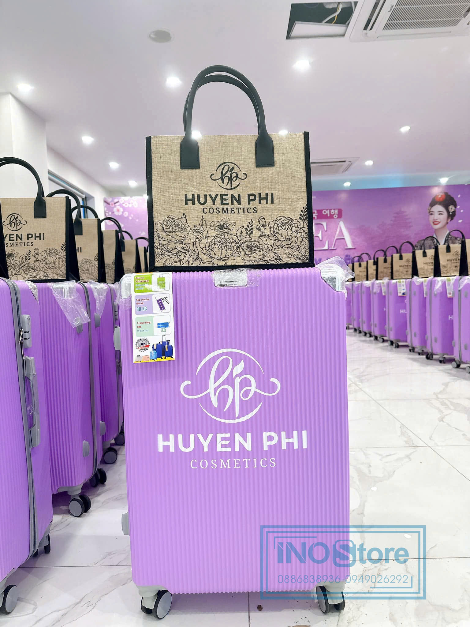 Vali k&eacute;o du lịch in logo &ndash; qu&agrave; tặng cuối năm độc đ&aacute;o cho ng&agrave;nh thẩm mỹ, mỹ phẩm