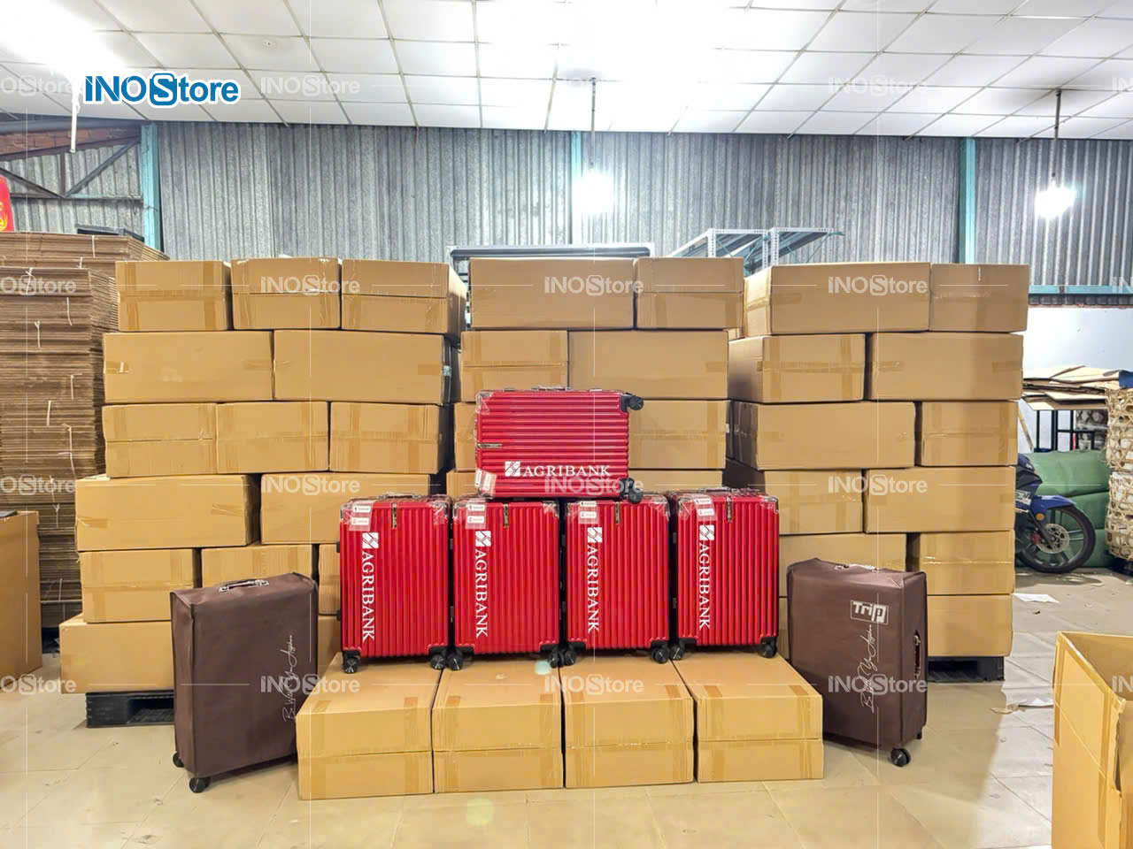 Xưởng sản xuất vali nhựa, đặt làm vali theo yêu cầu số lượng lớn, in ấn logo làm quà tặng Xưởng sản xuất vali nhựa, đặt làm vali theo yêu cầu số lượng lớn, in ấn logo làm quà tặng