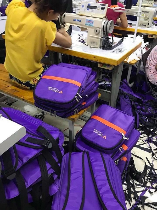 Tìm xưởng balo giá sỉ TPHCM, đặt hàng sản xuất balo laptop thời trang in logo số lượng lớn làm quà tặng khuyến mãi 