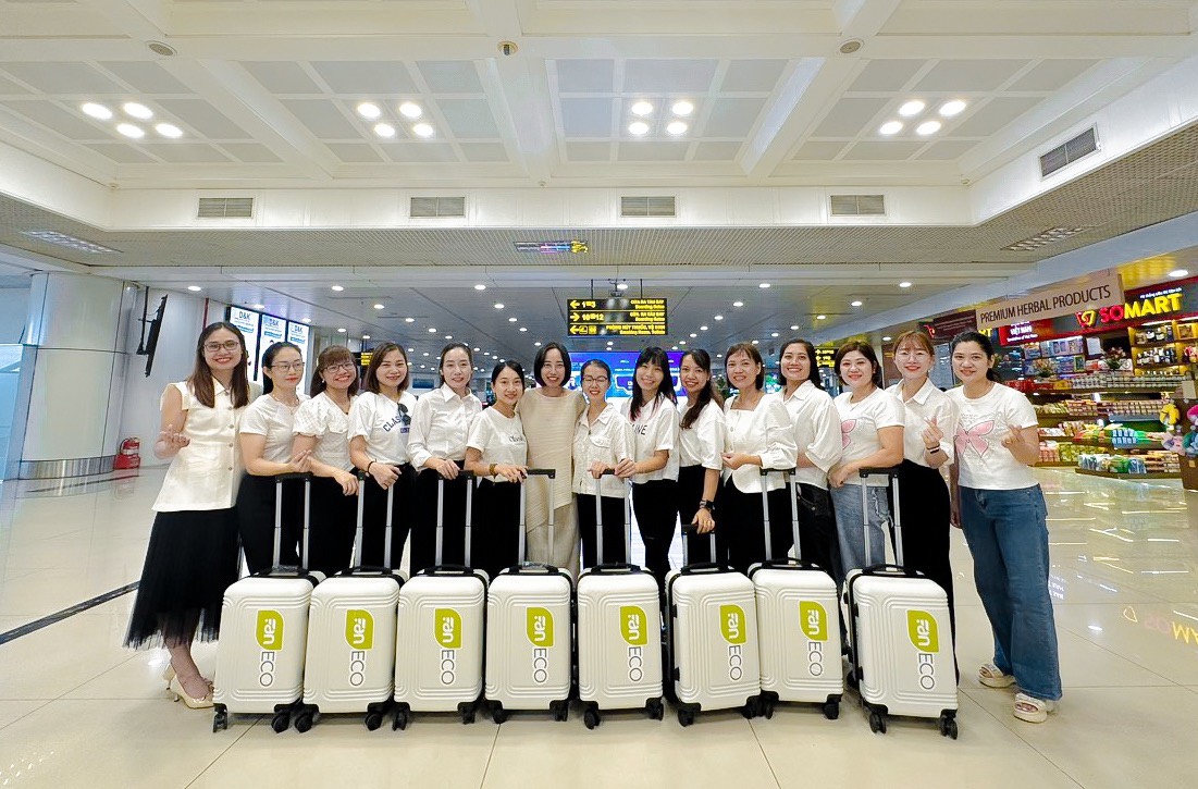 vali nhựa size 28 in logo